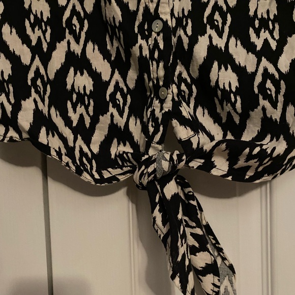 Christian Siriano Black and White Linen blend Patterned Cropped Shirt - Picture 5 of 6